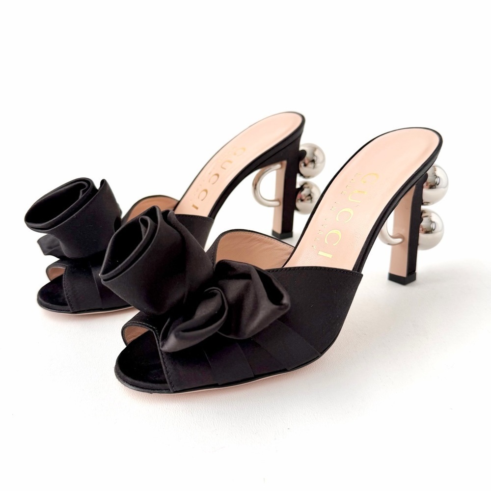 GUCCI | Black Satin Shawana Bow Flower Mule Heels with Silver GG Ball Heel EU 37 - Picture 2 of 14